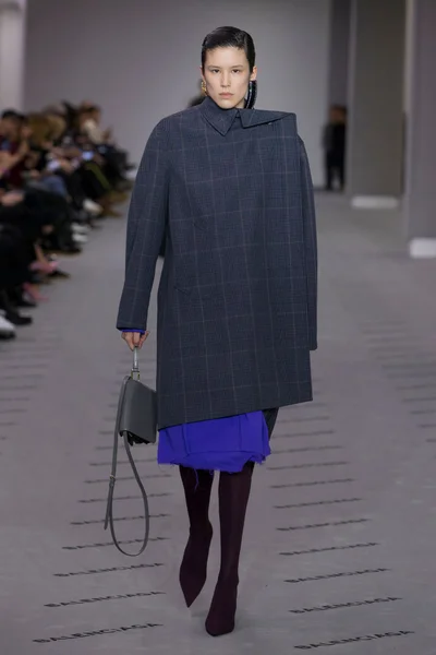 Look 3